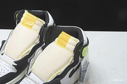 1 JORDAN GOLD OG “VOLT 555088-118 HIGH AIR 1124